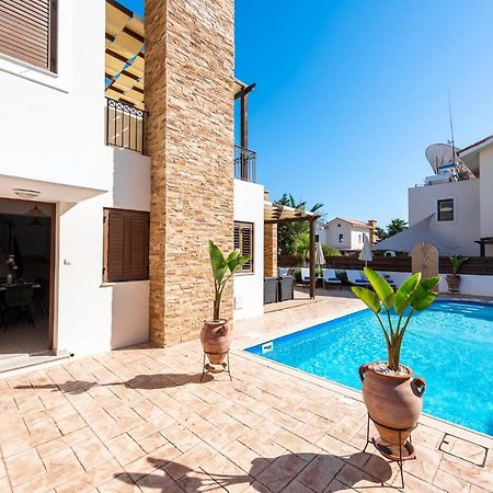 Villa Iris By Ezoria Villas Ajia Napa Zewnętrze zdjęcie