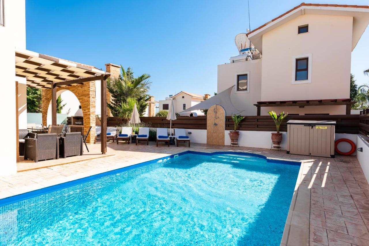 Villa Iris By Ezoria Villas Ajia Napa Zewnętrze zdjęcie