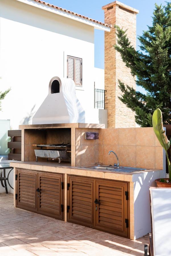 Villa Iris By Ezoria Villas Ajia Napa Zewnętrze zdjęcie