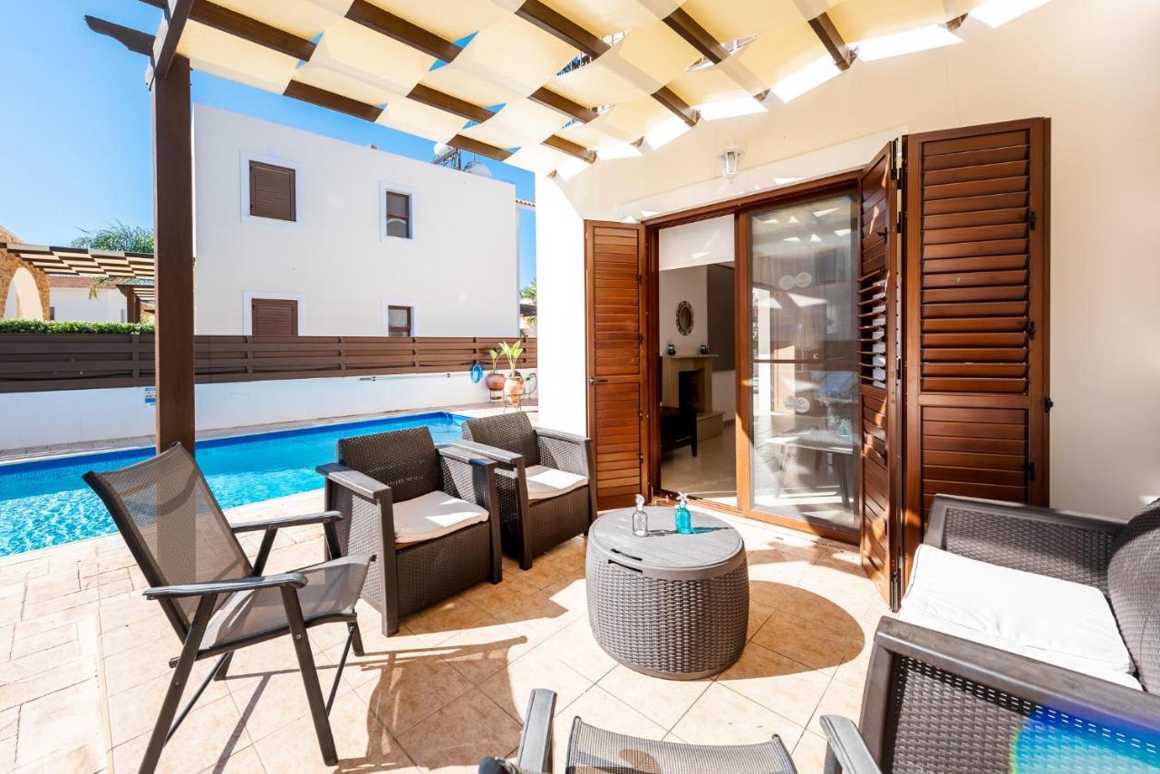 Villa Iris By Ezoria Villas Ajia Napa Zewnętrze zdjęcie