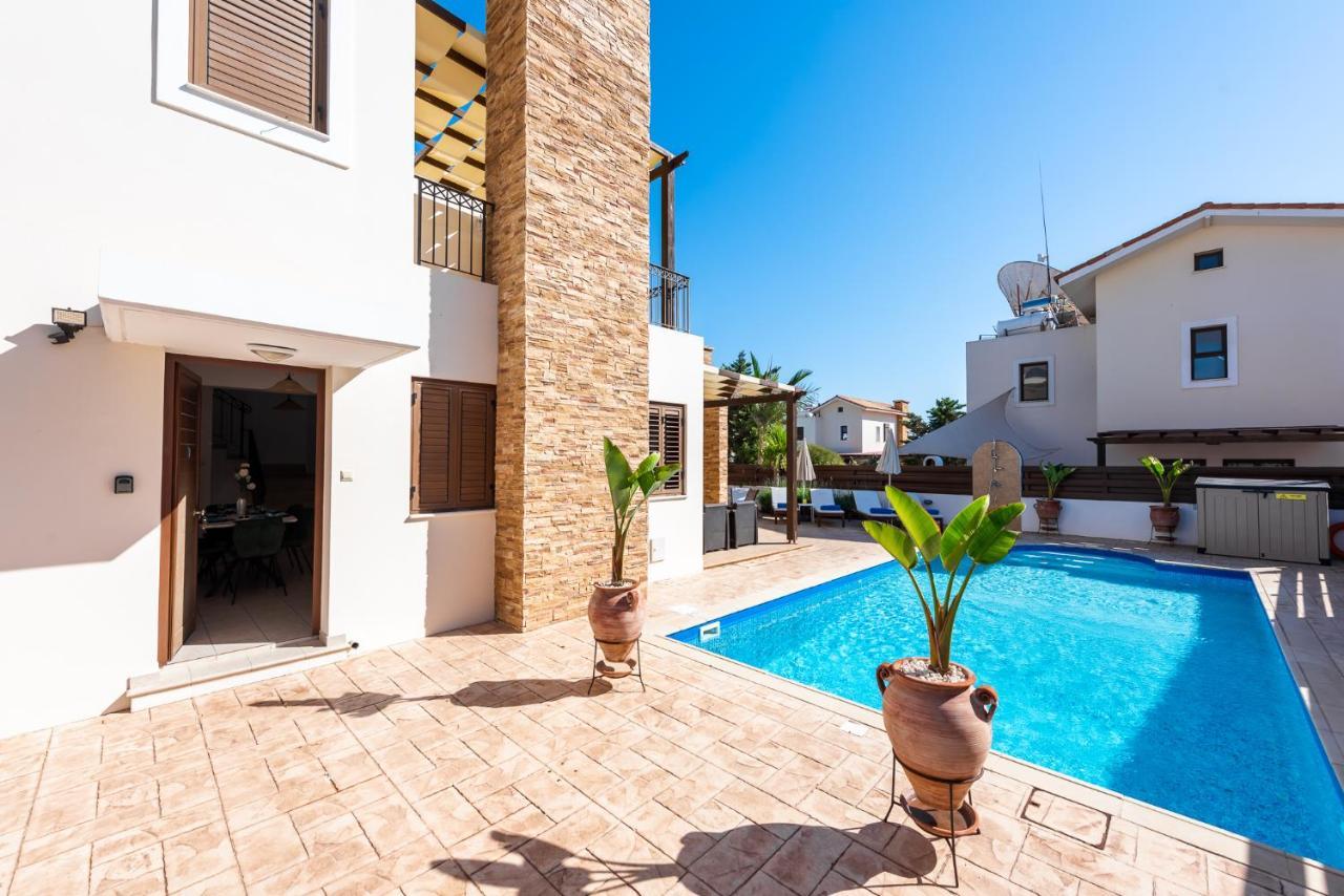 Villa Iris By Ezoria Villas Ajia Napa Zewnętrze zdjęcie